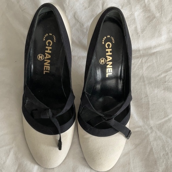 Vintage Chanel Heels (authentic) - Picture 2 of 12